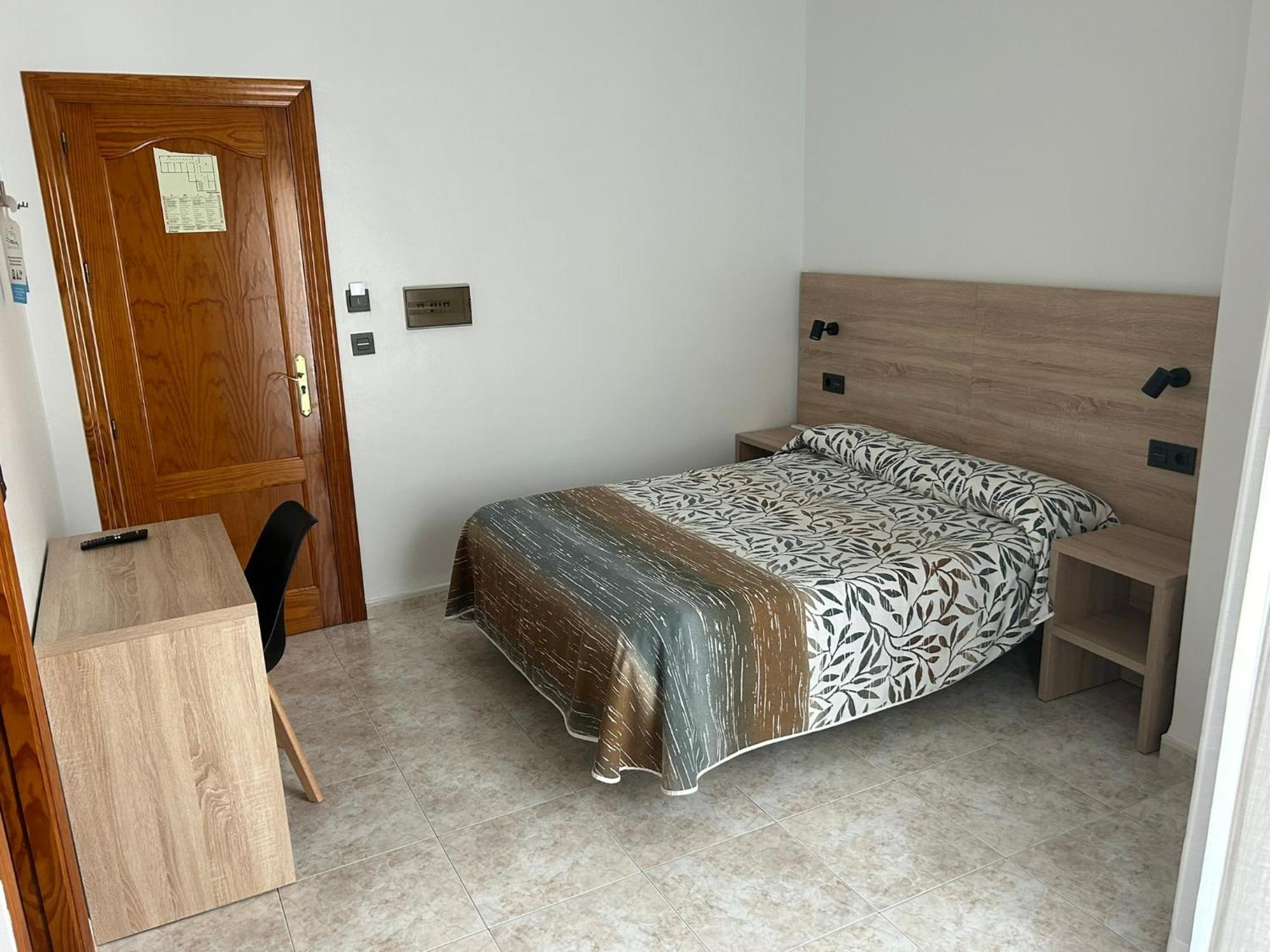 Hostal Juan Carlos Карбонерас Экстерьер фото