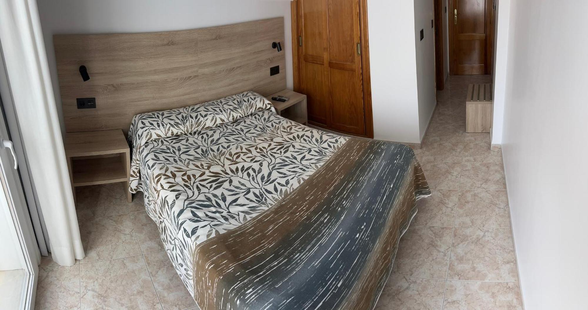 Hostal Juan Carlos Карбонерас Экстерьер фото