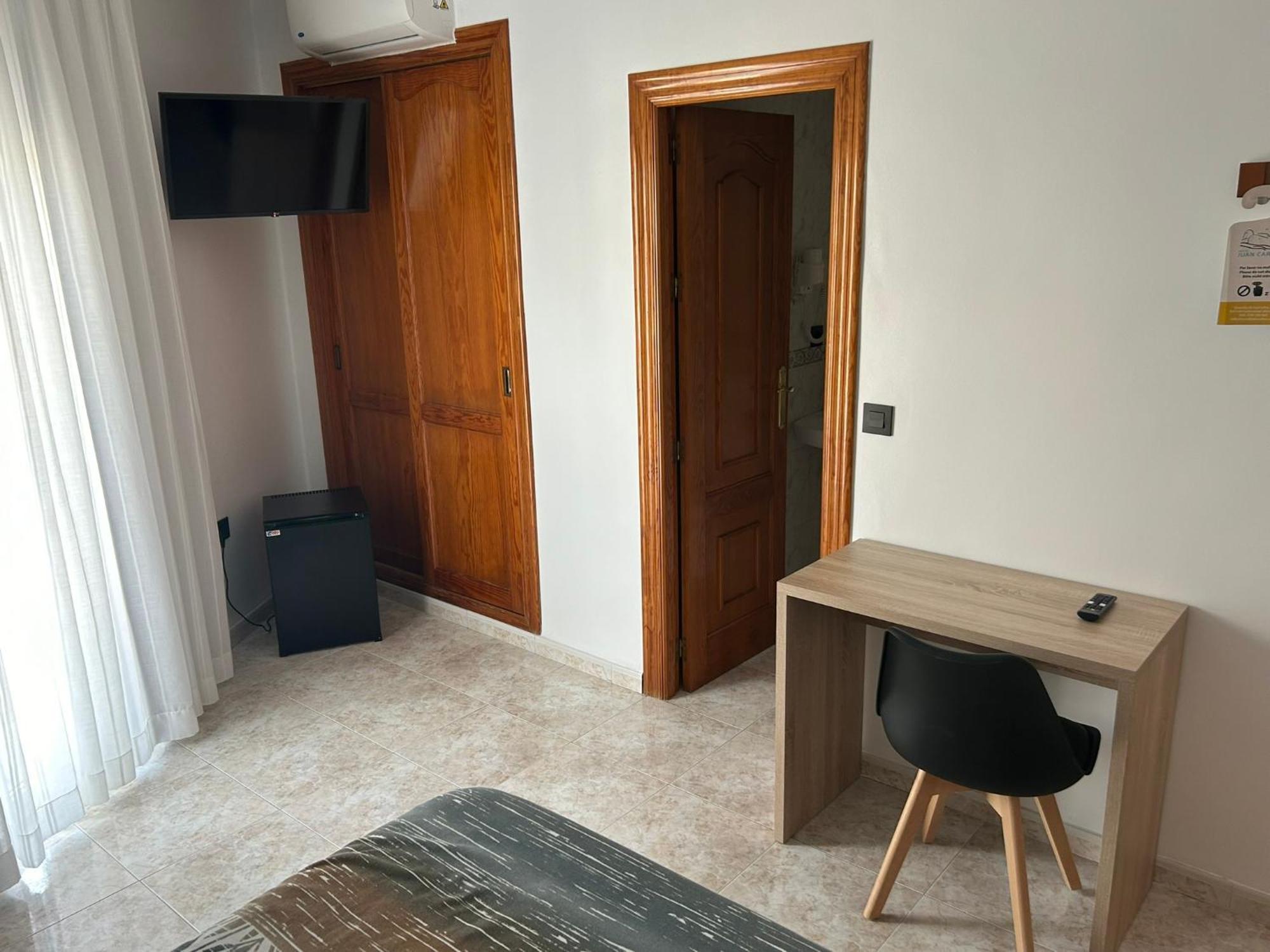 Hostal Juan Carlos Карбонерас Экстерьер фото