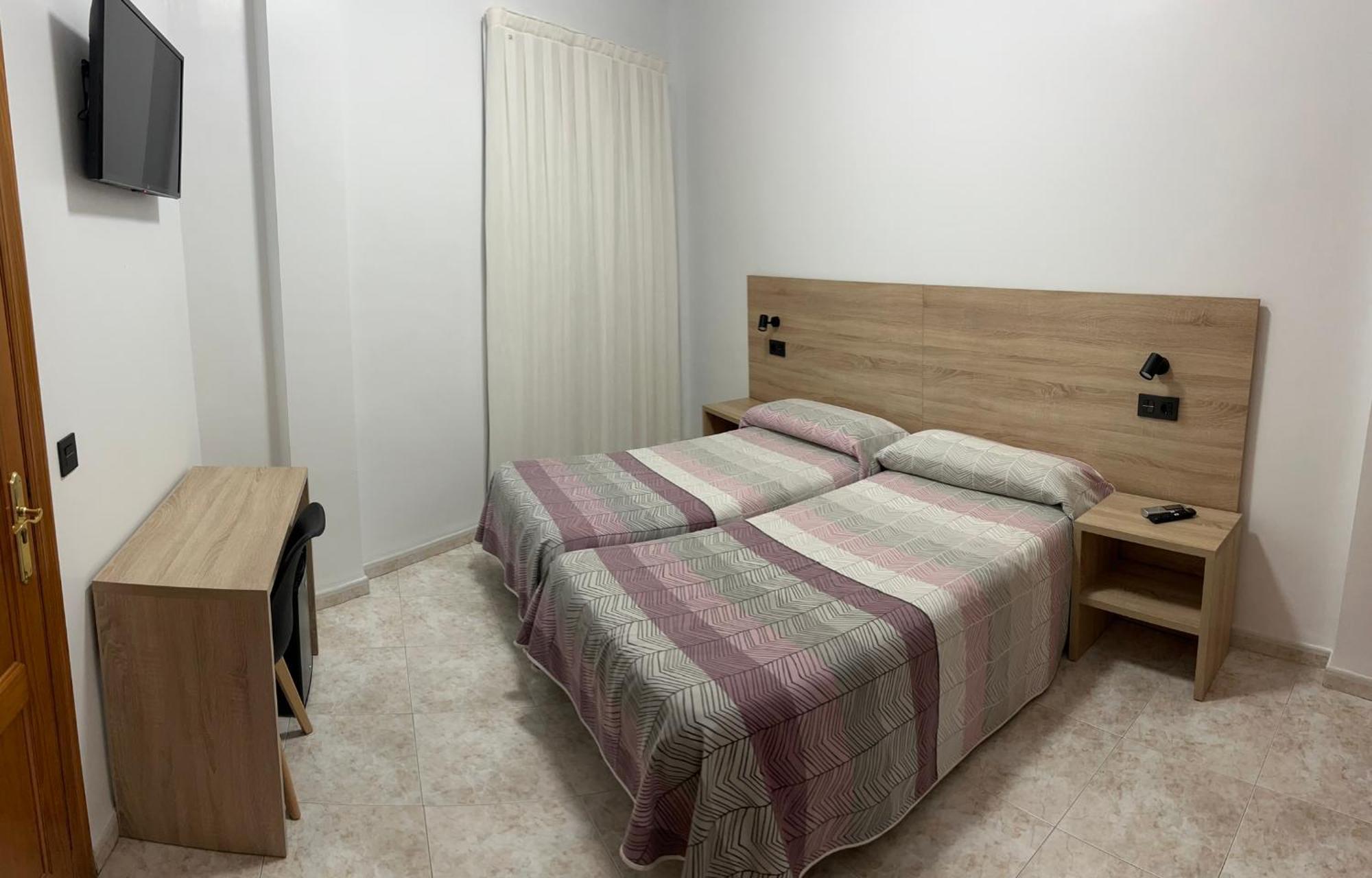 Hostal Juan Carlos Карбонерас Экстерьер фото