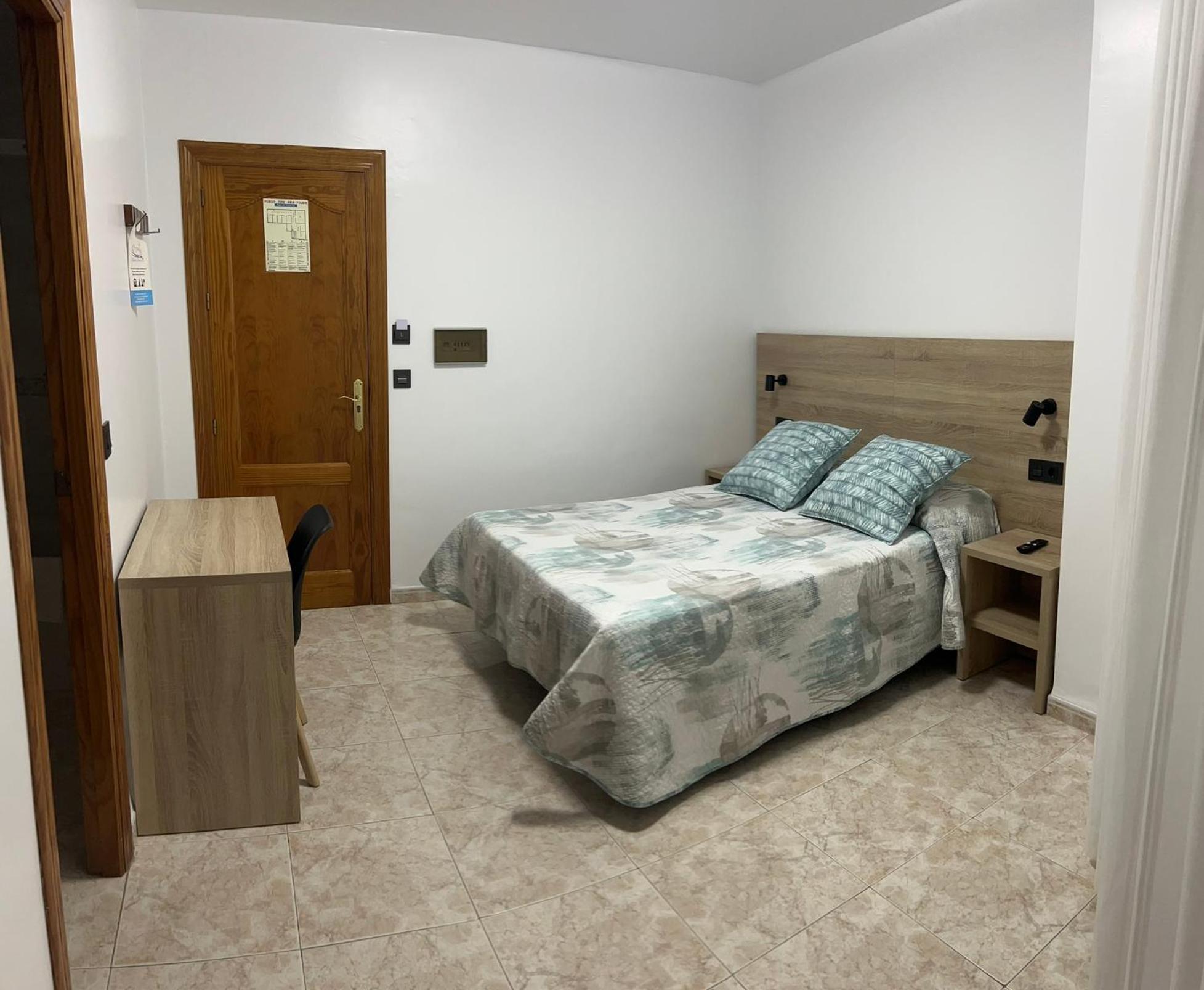 Hostal Juan Carlos Карбонерас Экстерьер фото