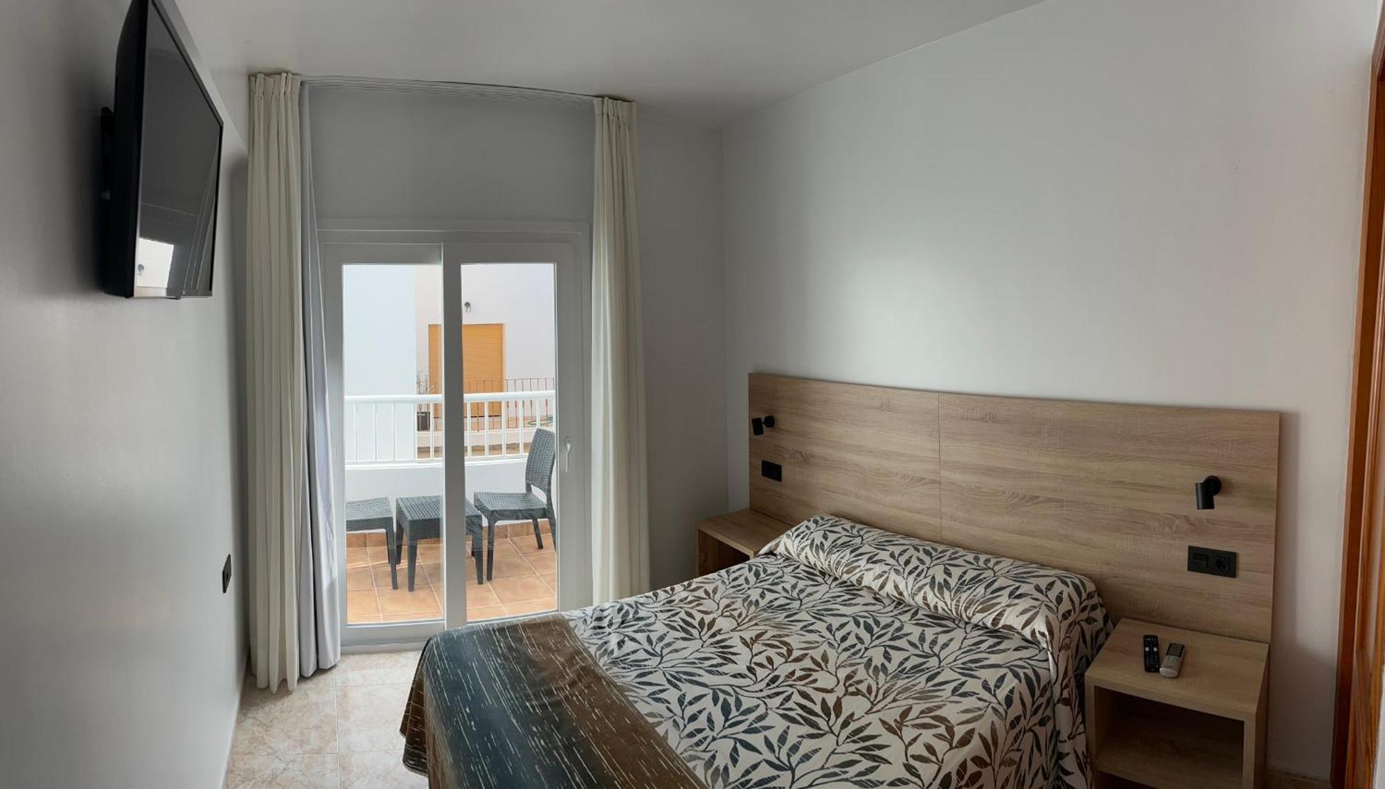 Hostal Juan Carlos Карбонерас Экстерьер фото